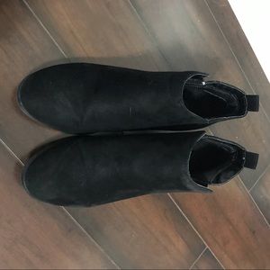 Black booties size 7 smoke and pet free home